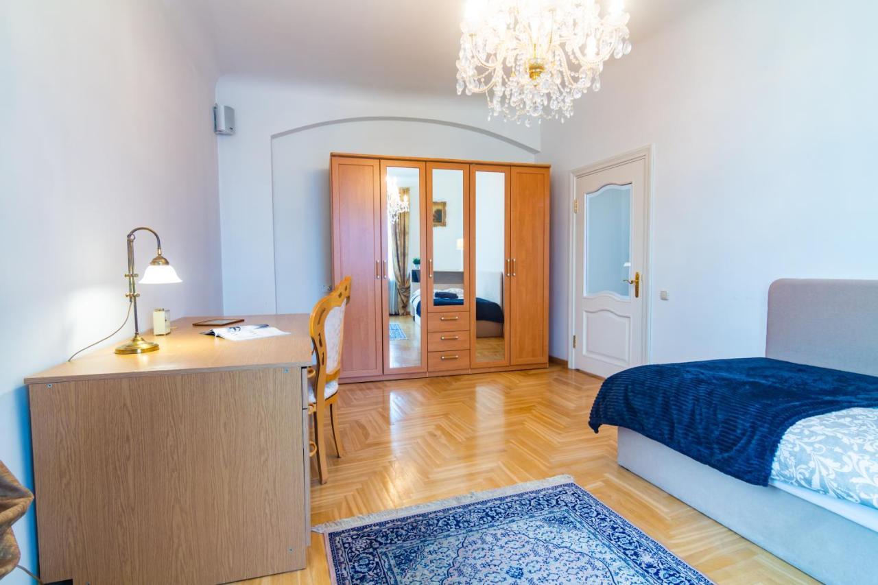 Classic Style Apartment In The Center Of Ρίγα Εξωτερικό φωτογραφία