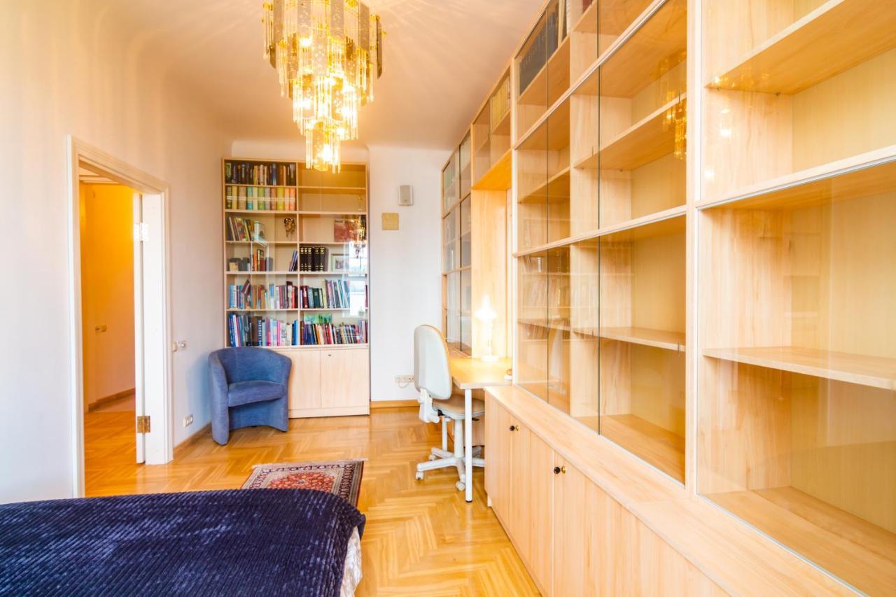 Classic Style Apartment In The Center Of Ρίγα Εξωτερικό φωτογραφία