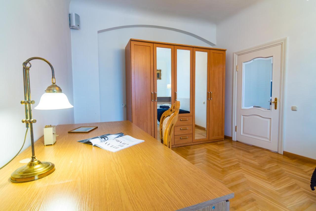 Classic Style Apartment In The Center Of Ρίγα Εξωτερικό φωτογραφία