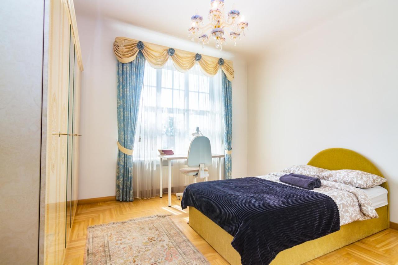 Classic Style Apartment In The Center Of Ρίγα Εξωτερικό φωτογραφία