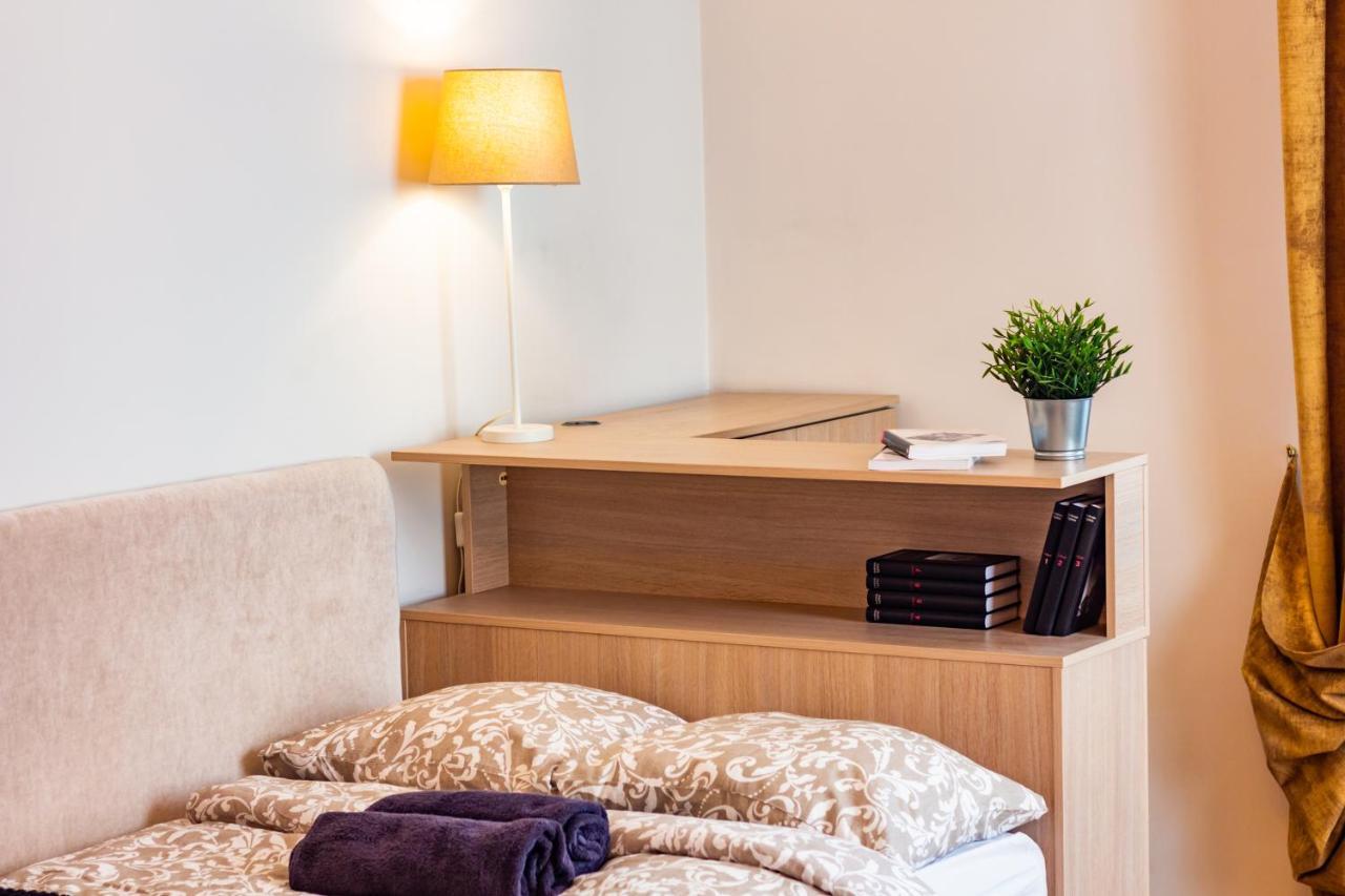 Classic Style Apartment In The Center Of Ρίγα Εξωτερικό φωτογραφία