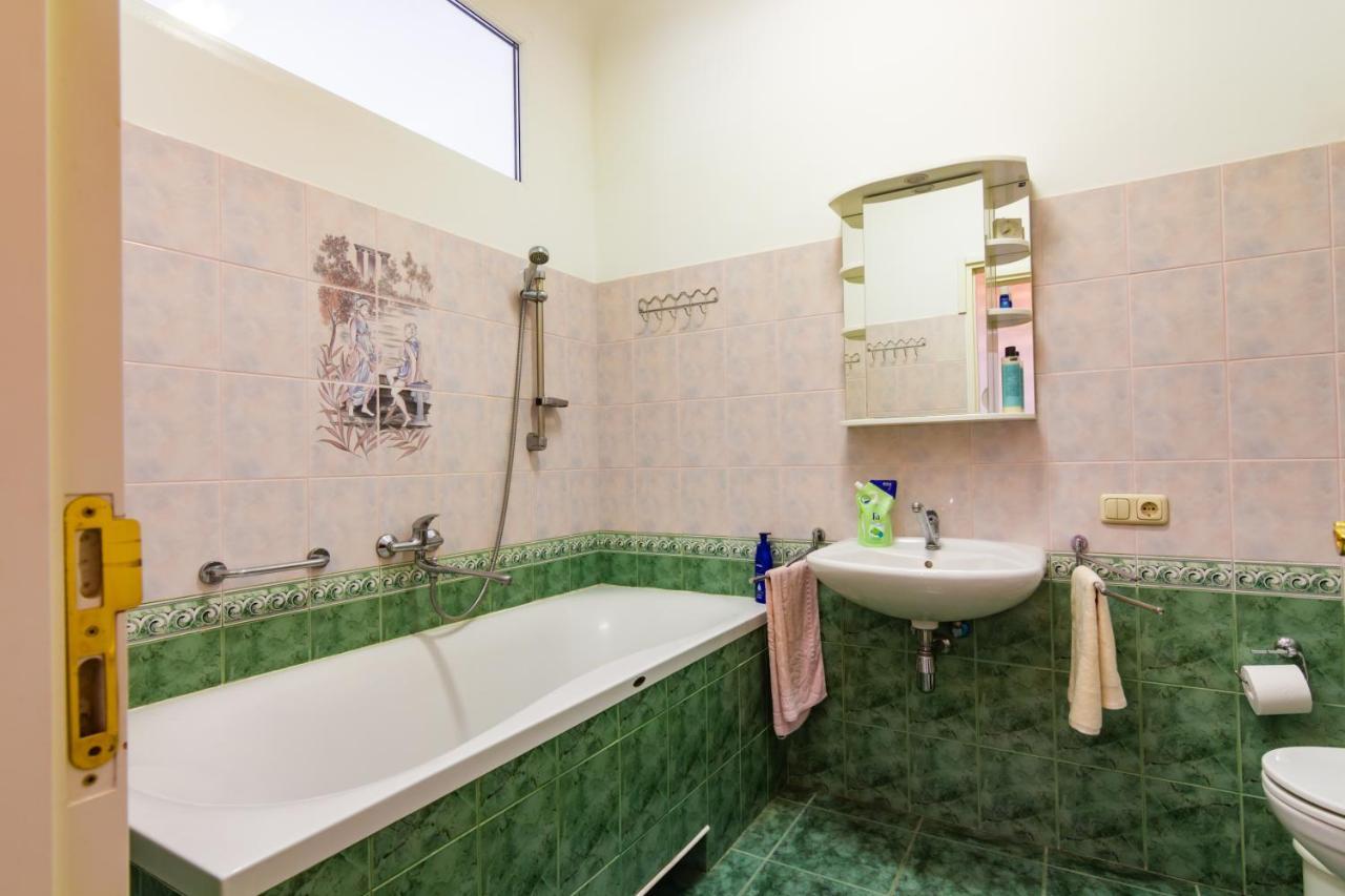 Classic Style Apartment In The Center Of Ρίγα Εξωτερικό φωτογραφία