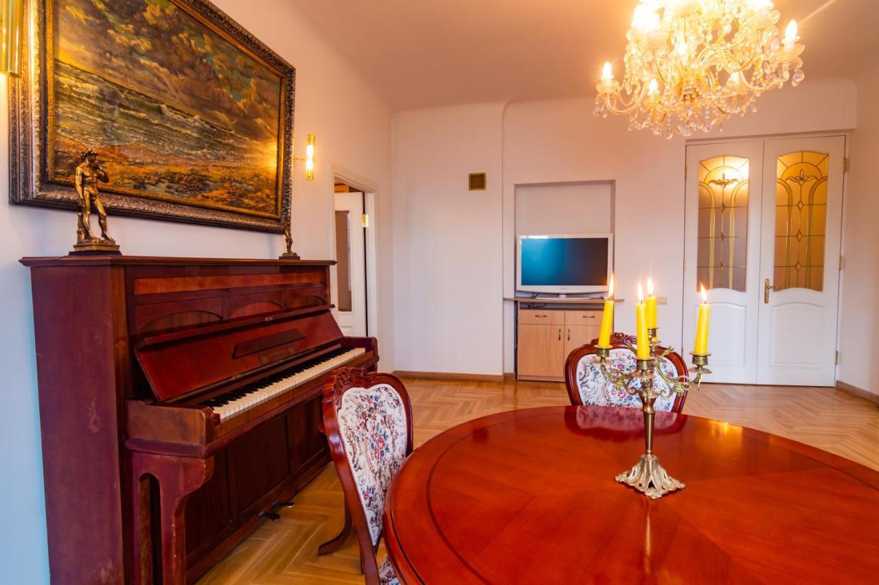 Classic Style Apartment In The Center Of Ρίγα Εξωτερικό φωτογραφία