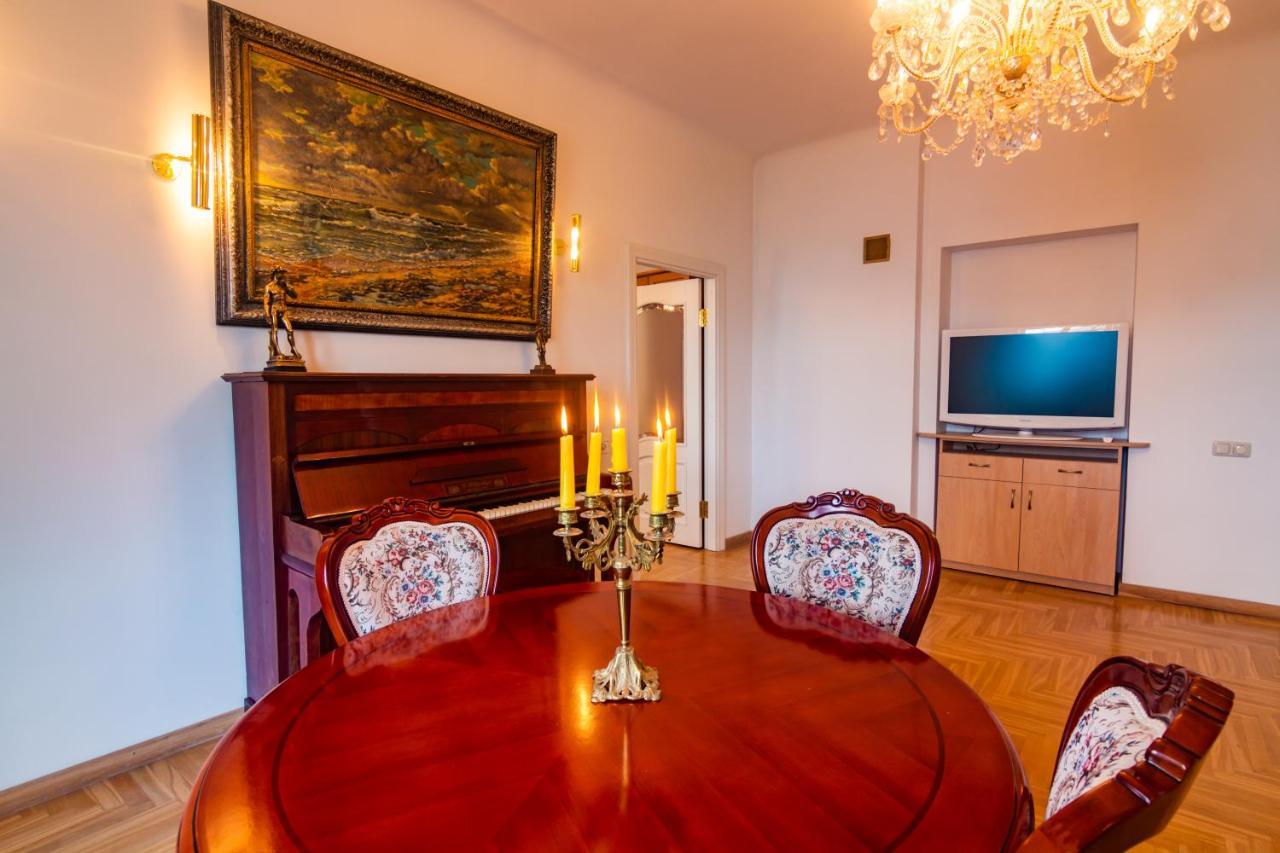 Classic Style Apartment In The Center Of Ρίγα Εξωτερικό φωτογραφία