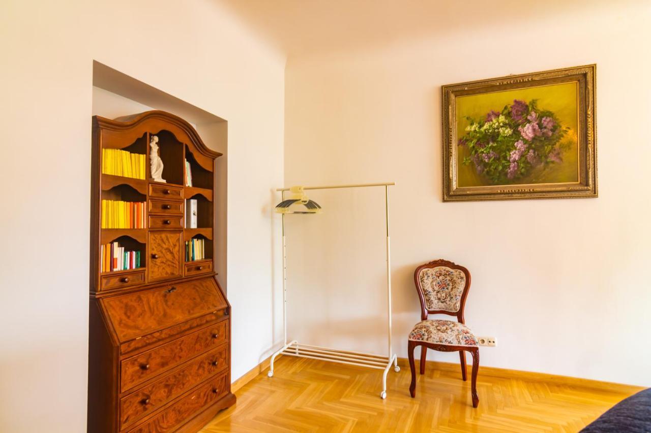 Classic Style Apartment In The Center Of Ρίγα Εξωτερικό φωτογραφία