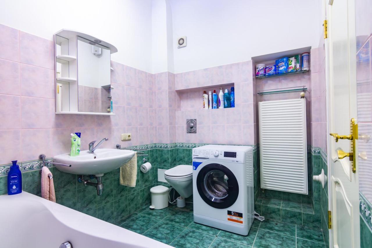 Classic Style Apartment In The Center Of Ρίγα Εξωτερικό φωτογραφία